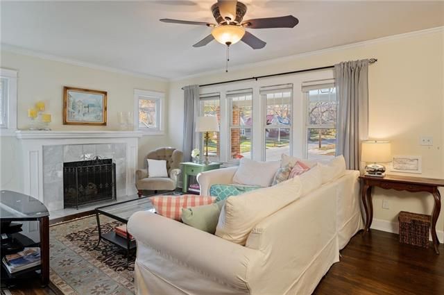 6445 Morningside Dr, Kansas City, MO 64113