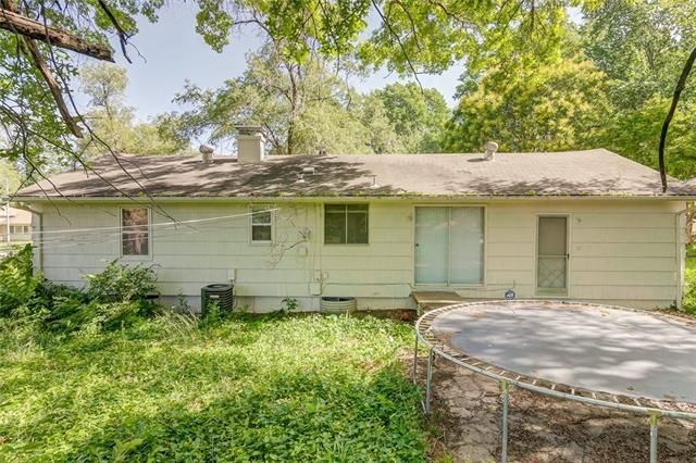 5903 E 96th Ter, Kansas City, MO 64134