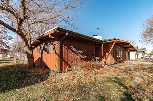 1440 S Maple St, Ottawa, KS 66067