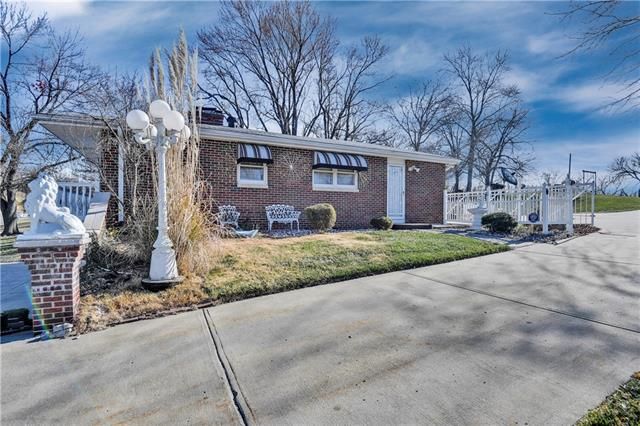 5715 Parallel Pw, Kansas City, KS 66104