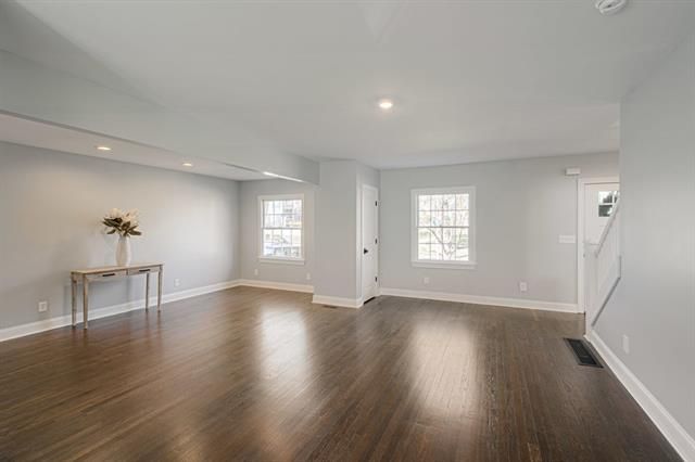 6809 Edgevale Rd, Kansas City, MO 64113
