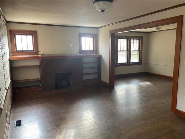 1932 S Willow Ave, Independence, MO 64052