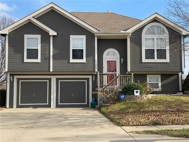 11207 N Ditman Ave, Kansas City, MO 64157