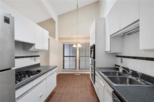 12111 W 82nd Ter, Lenexa, KS 66215