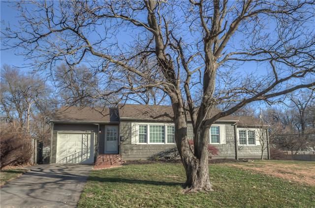 8145 Mackey St, Overland Park, KS 66204