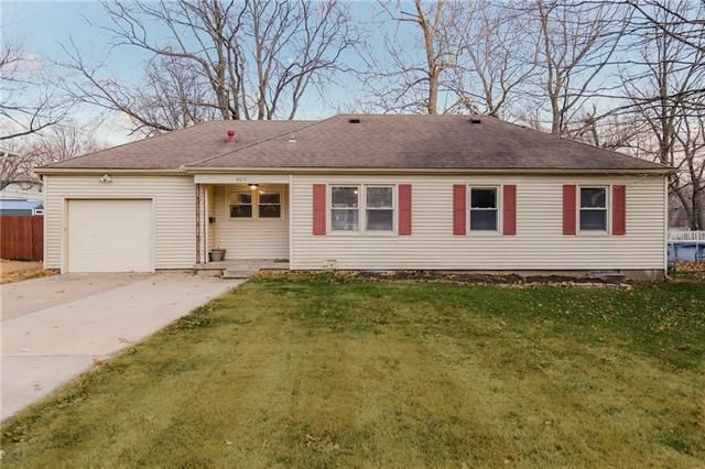 9815 Kessler St, Overland Park, KS 66212