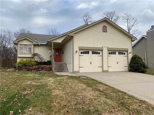 6443 N Amoret Ave, Kansas City, MO 64151