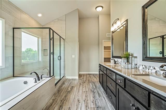 3108 SW Arboridge Dr, Lee's Summit, MO 64082