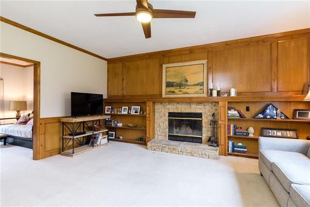 6063 W 157th Pl, Overland Park, KS 66223