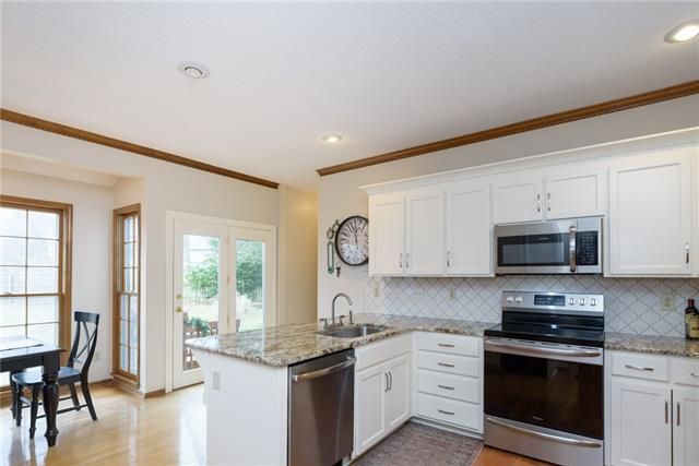 6063 W 157th Pl, Overland Park, KS 66223