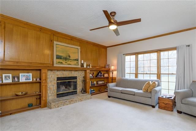 6063 W 157th Pl, Overland Park, KS 66223