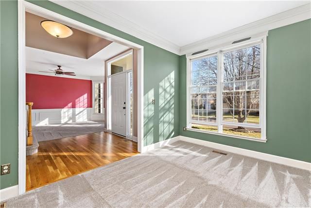 12904 King Ln, Overland Park, KS 66213