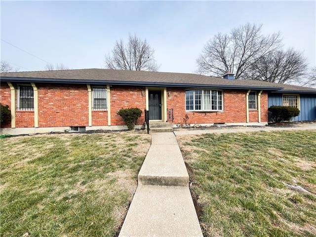 6128 Moats Dr, Kansas City, MO 64133