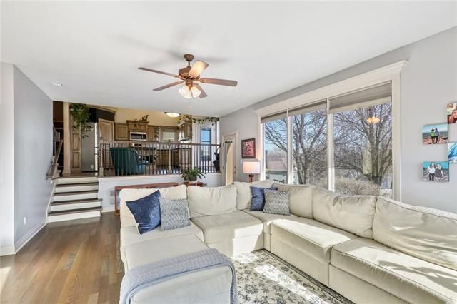 5909 N Mayview Ave, Kansas City, MO 64151