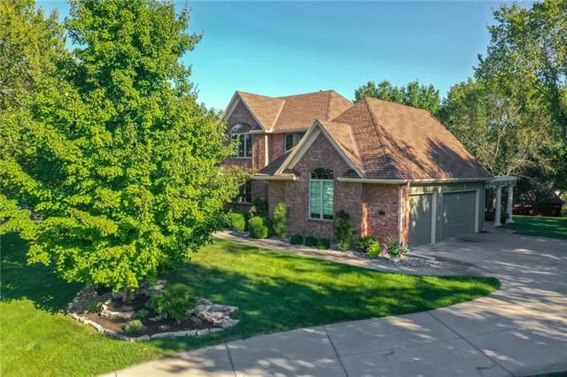1029 NE Moss Point Rd, Lee's Summit, MO 64064