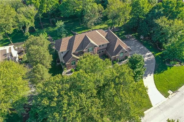 1029 NE Moss Point Rd, Lee's Summit, MO 64064