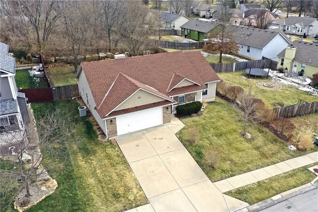 825 S Kisner Dr, Independence, MO 64056