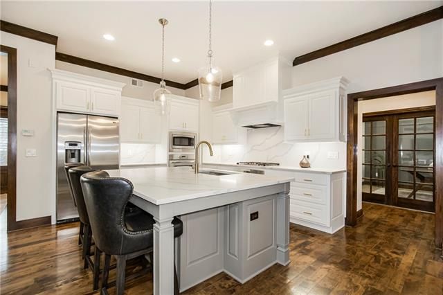 16413 Barton St, Overland Park, KS 66221
