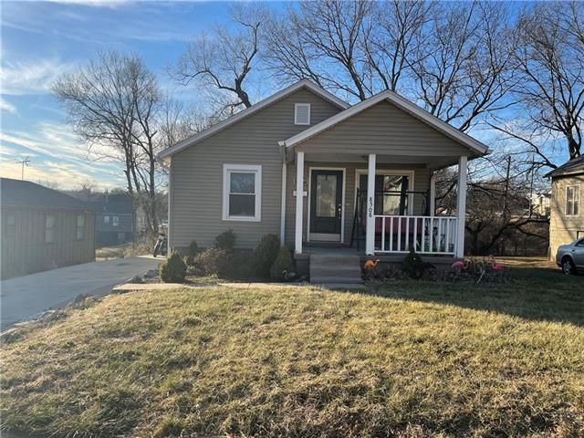 8508 Wayne Ave, Kansas City, MO 64131