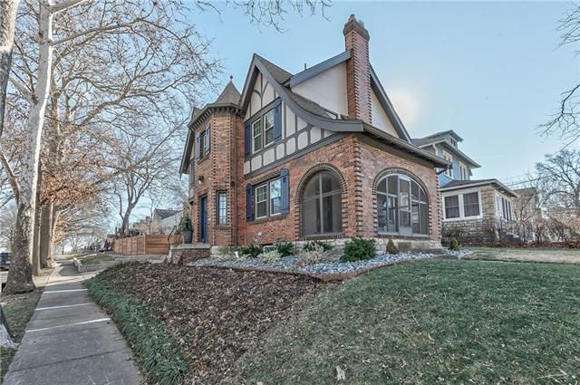 401 E 72nd Ter, Kansas City, MO 64131