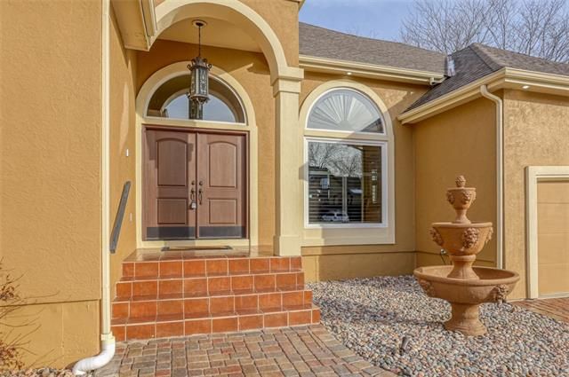 2508 SW Winterbond Cir, Lee's Summit, MO 64081