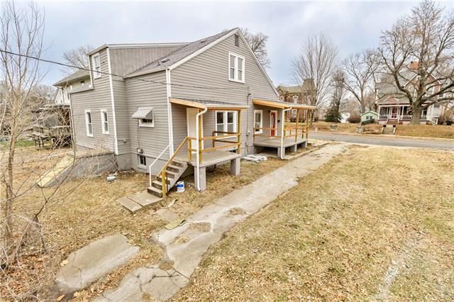 624 S 13th St, St Joseph, MO 64501