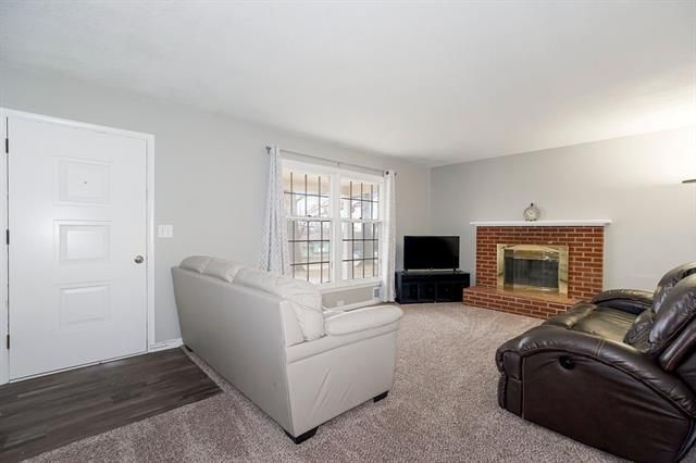 8954 Leeds Rd, Kansas City, MO 64129