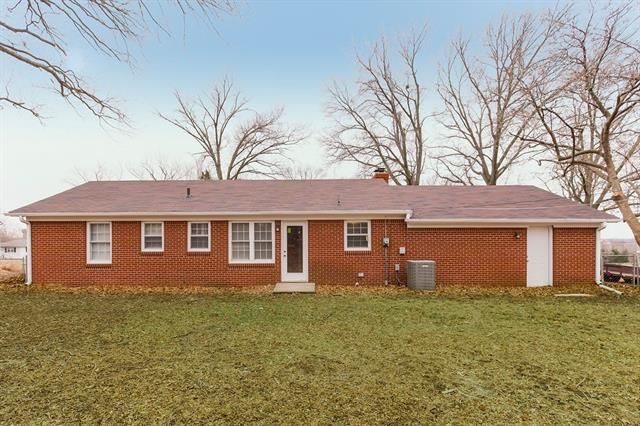 8954 Leeds Rd, Kansas City, MO 64129