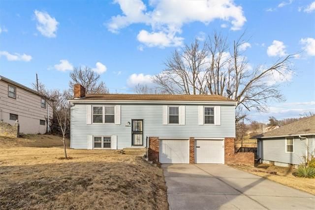 7624 E 75th St, Kansas City, MO 64138