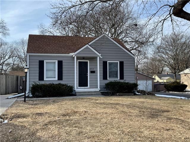 8312 Summit St, Kansas City, MO 64114