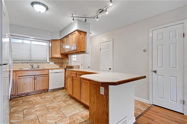 5522 W 97th St, Overland Park, KS 66207