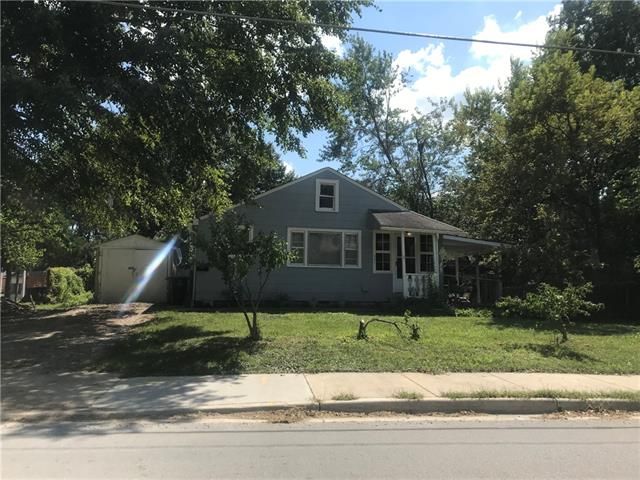 105 SE 7th St, Lee's Summit, MO 64063