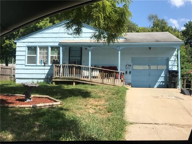 307 SW Noel St, Lee's Summit, MO 64063