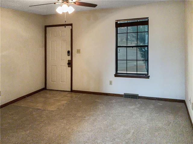 8720 N Hull Ave, Kansas City, MO 64154