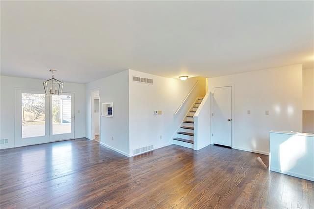 9512 W 93rd St, Overland Park, KS 66212