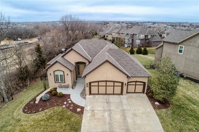 10910 W 169th Ter, Overland Park, KS 66221