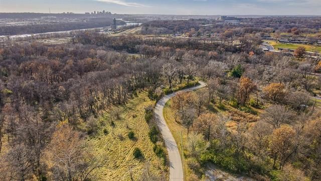 Hill Haven Rd, Kansas City, MO 64117