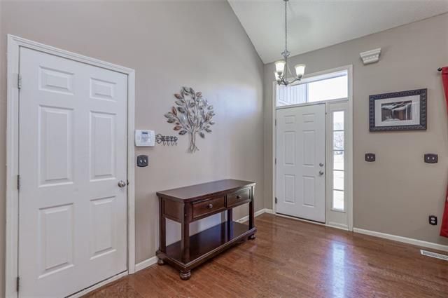 18409 Juniper Cir, Gardner, KS 66030