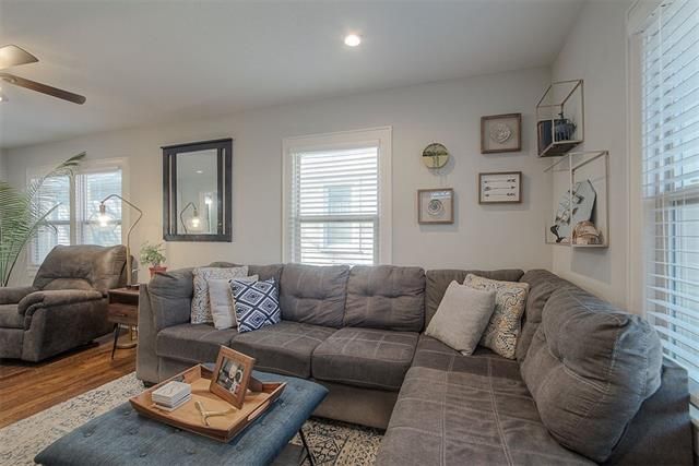 207 E 78th Ter, Kansas City, MO 64114