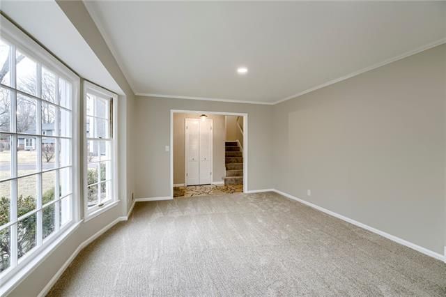 10001 Farley Ln, Overland Park, KS 66212