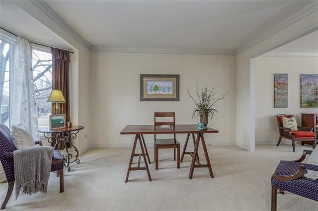 16101 Ash St, Overland Park, KS 66085