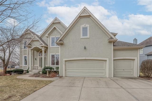 16101 Ash St, Overland Park, KS 66085