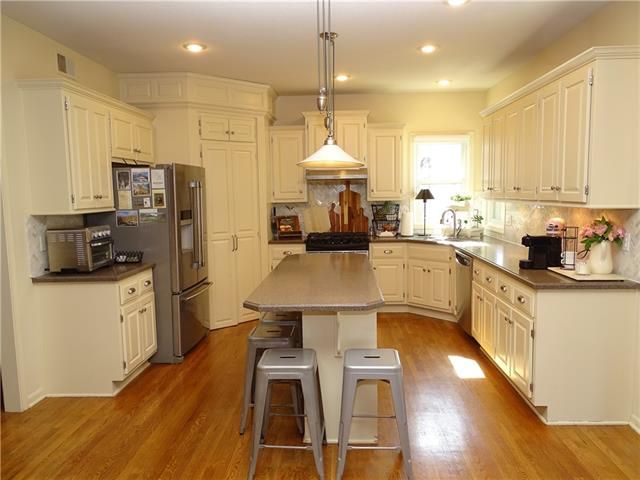 13928 Hauser St, Overland Park, KS 66221