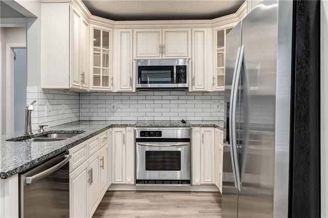 10812 W 115th St, Overland Park, KS 66210