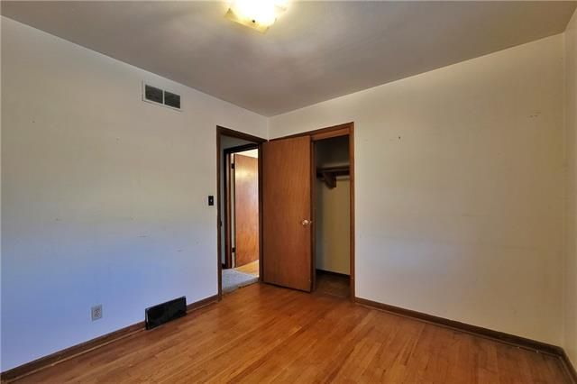 10415 E 39th Ter, Kansas City, MO 64133