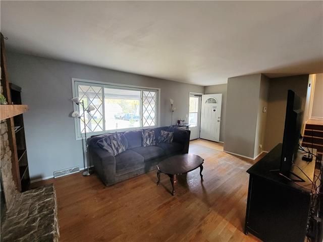 7925 NE 53rd St, Kansas City, MO 64119