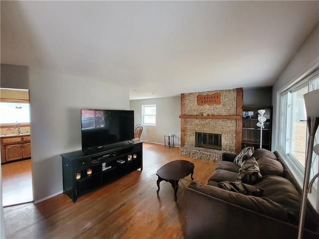 7925 NE 53rd St, Kansas City, MO 64119