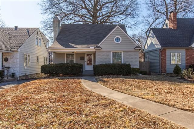 915 E Gregory Blvd, Kansas City, MO 64131