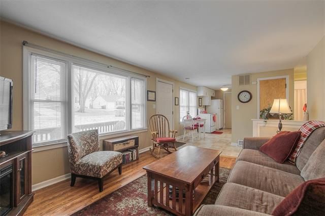 7712 W 65th Ter, Overland Park, KS 66202