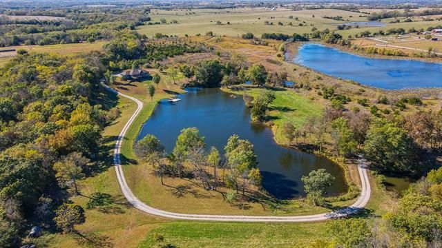 26585 235th St, Mclouth, KS 66054